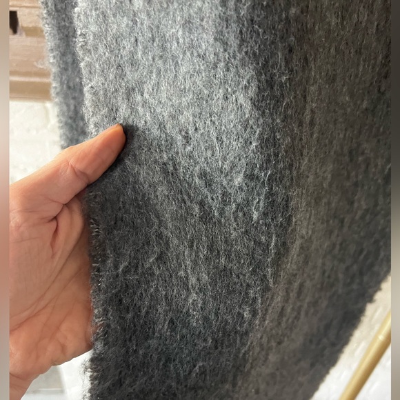 Oversized Gray Scarf - Picture 3 of 4